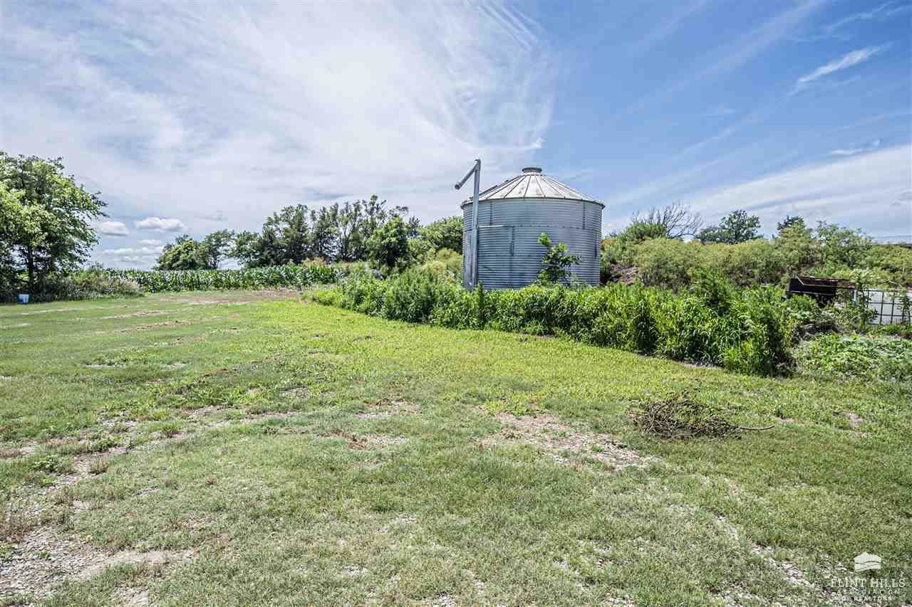 1426 8th Road, Wakefield, KS 67487
