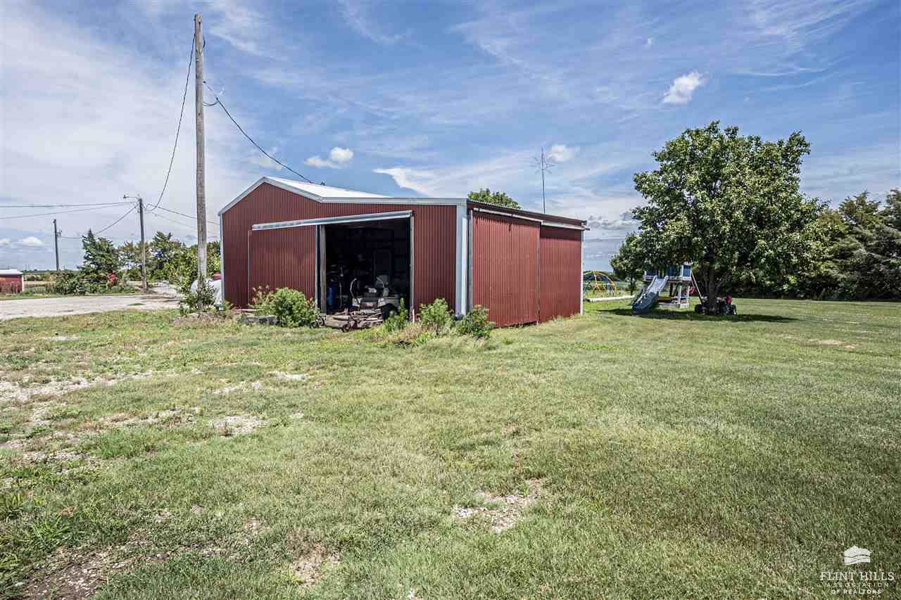 1426 8th Road, Wakefield, KS 67487