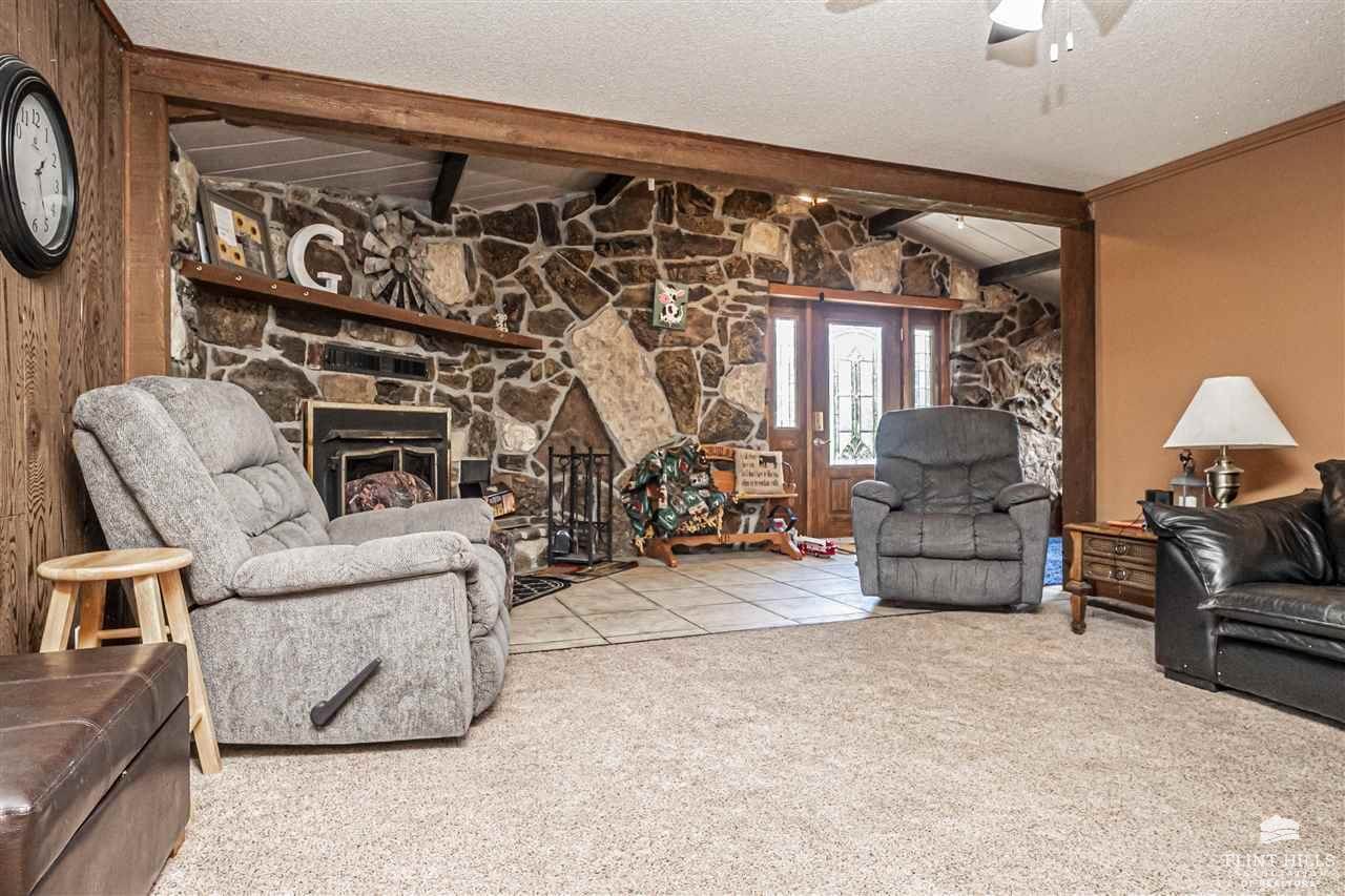 1426 8th Road, Wakefield, KS 67487