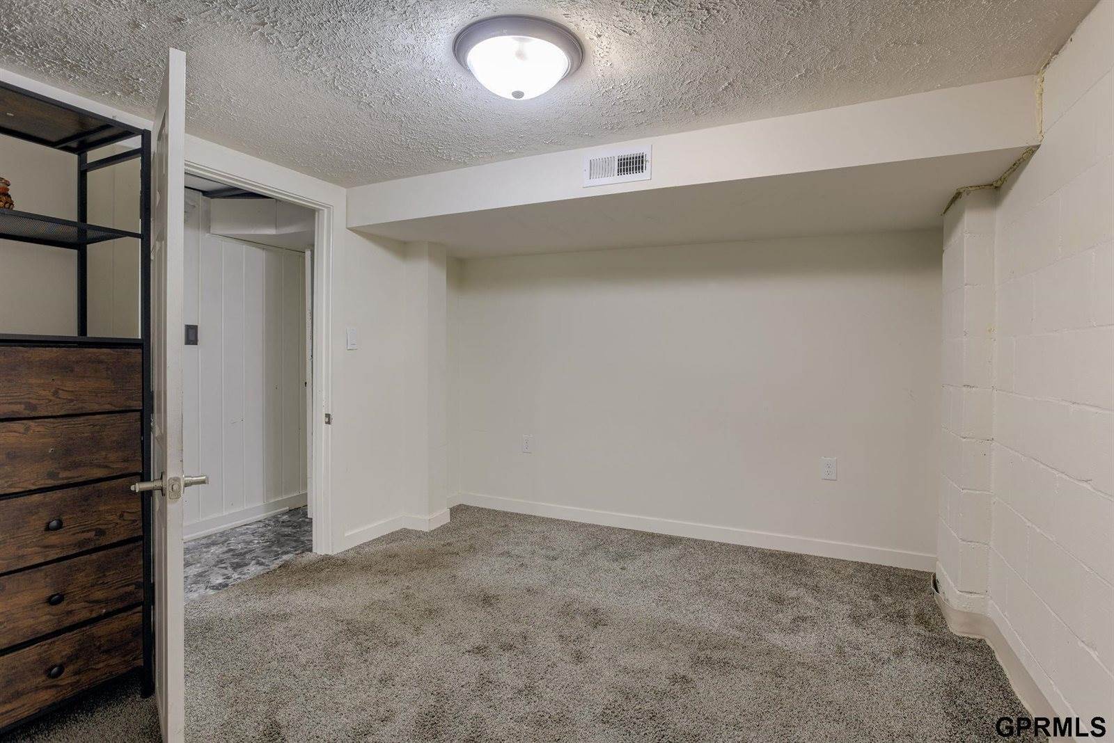 1303 East 4th Street, Fremont, NE 68025