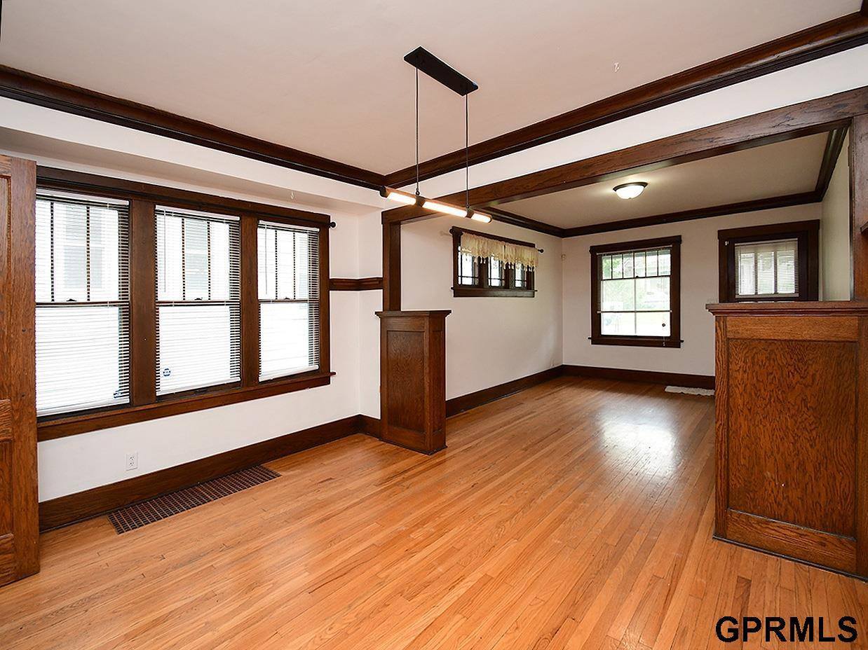 806 North 43rd Street, Omaha, NE 68131