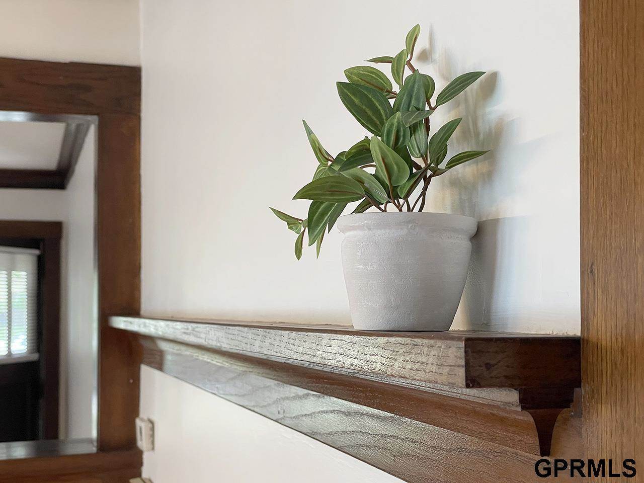 806 North 43rd Street, Omaha, NE 68131