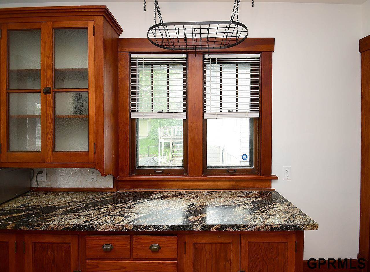 806 North 43rd Street, Omaha, NE 68131