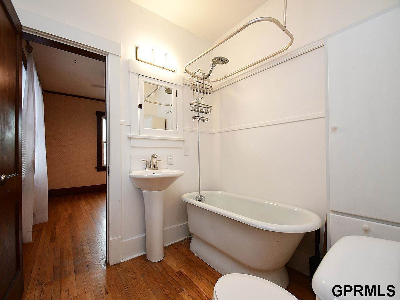 806 North 43rd Street, Omaha, NE 68131