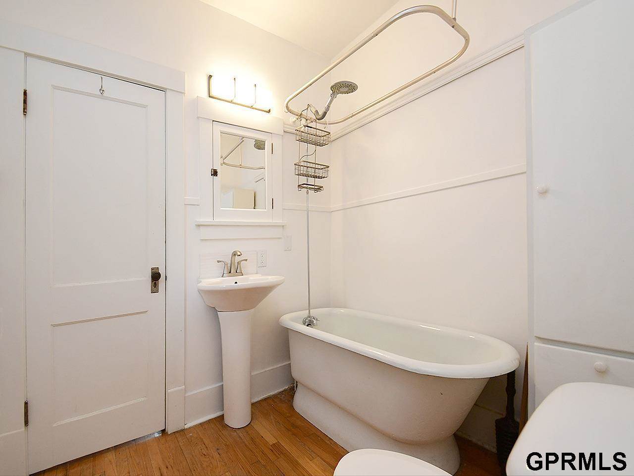 806 North 43rd Street, Omaha, NE 68131