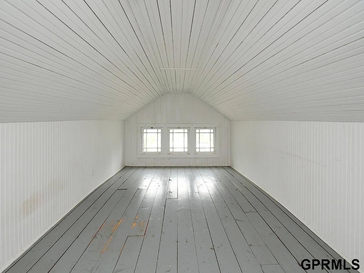 806 North 43rd Street, Omaha, NE 68131