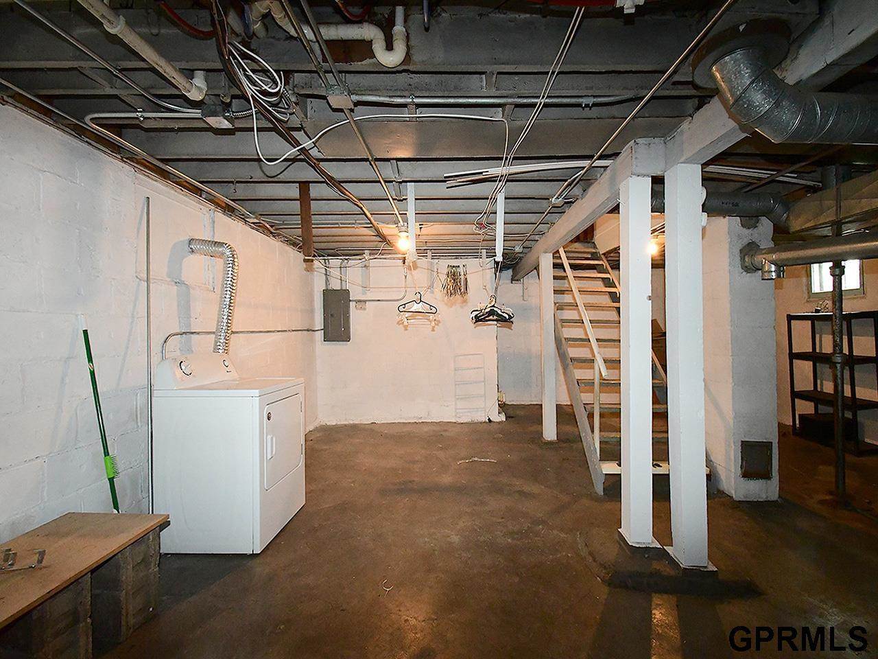 806 North 43rd Street, Omaha, NE 68131