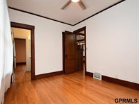 806 North 43rd Street, Omaha, NE 68131