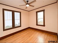 806 North 43rd Street, Omaha, NE 68131