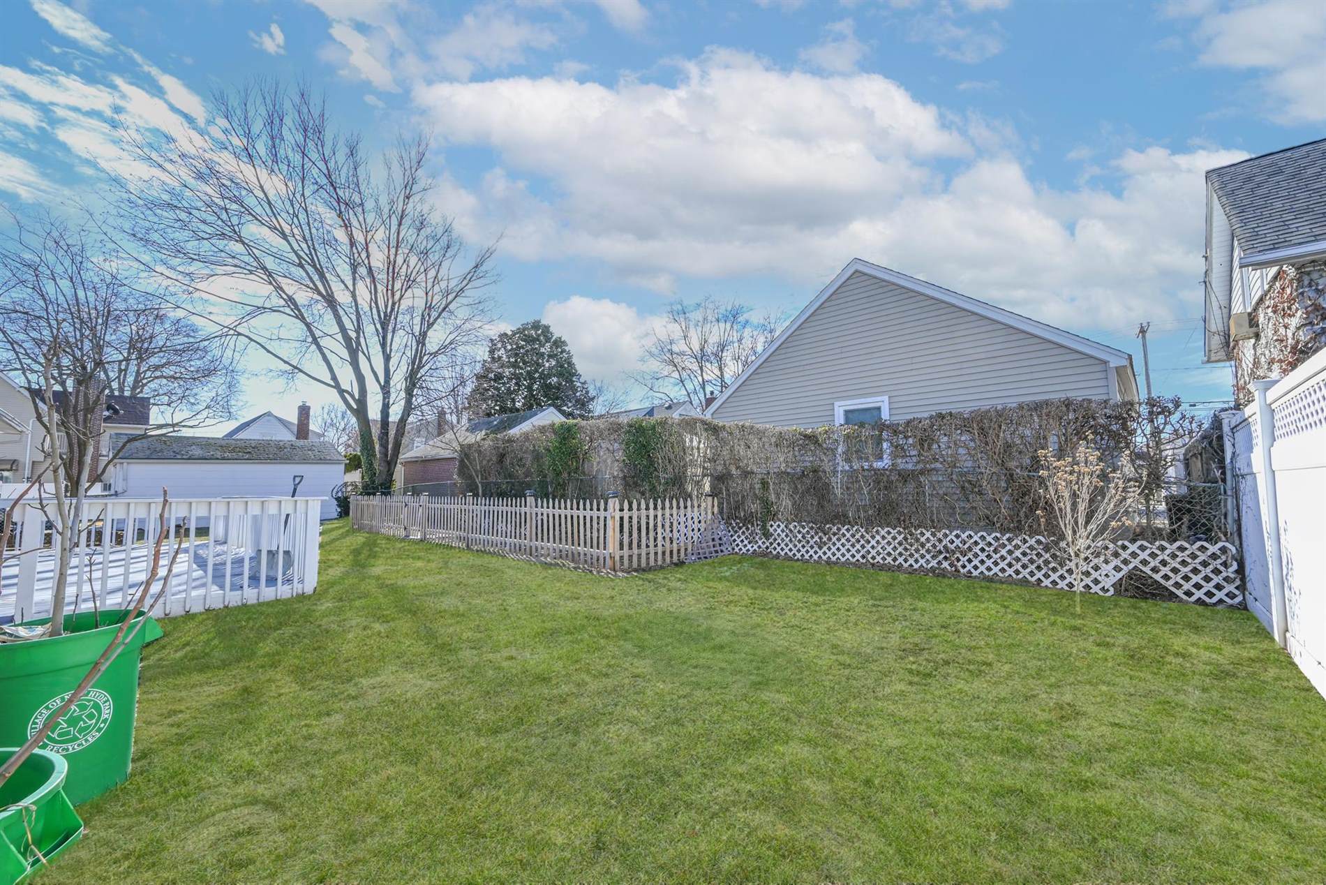 515 S 12Th Street, New Hyde Park, NY 11040