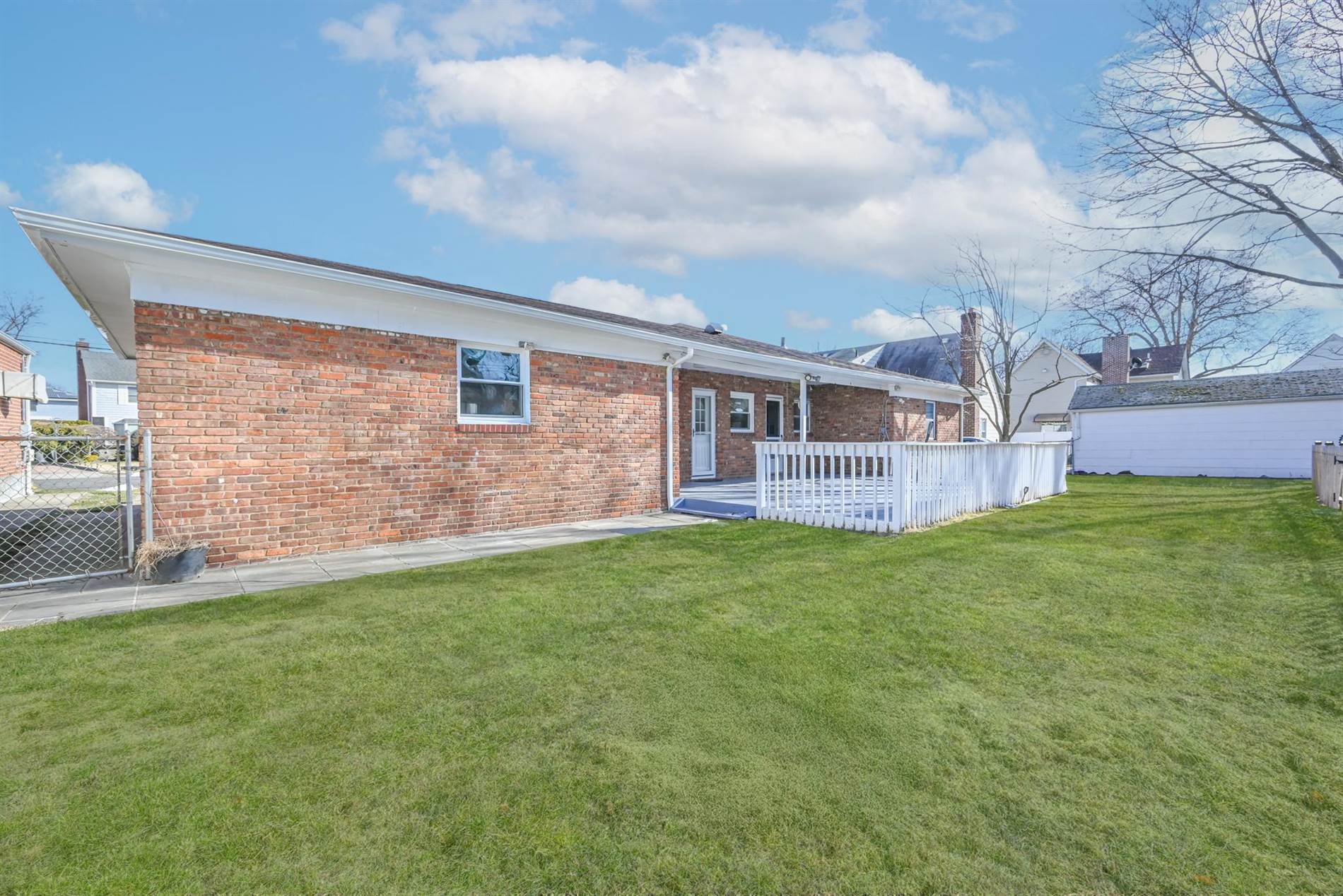 515 S 12Th Street, New Hyde Park, NY 11040