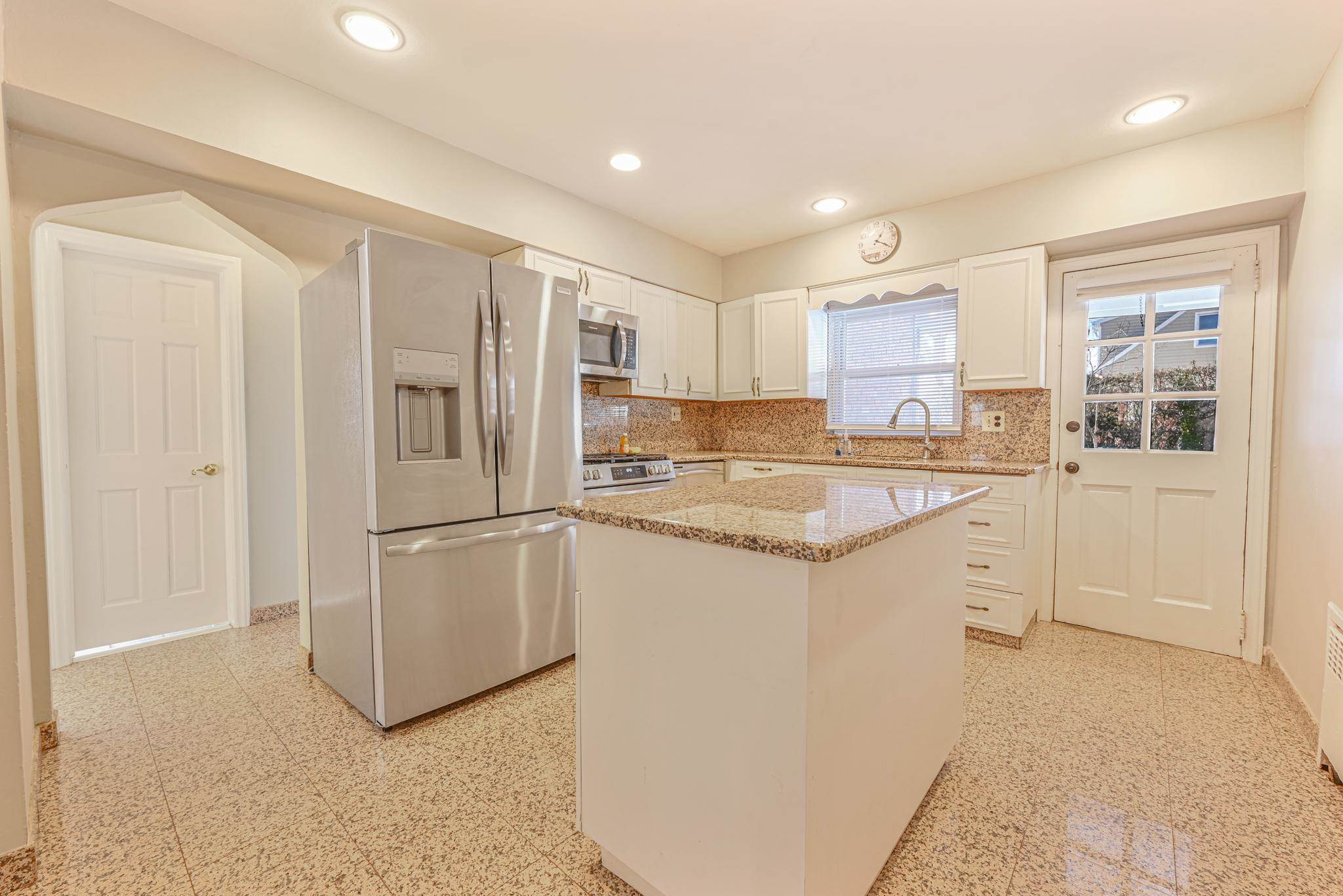 515 S 12Th Street, New Hyde Park, NY 11040