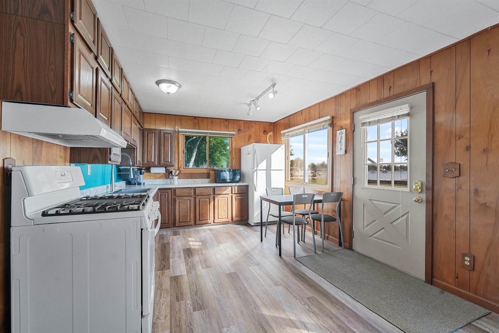 12328 West Shore Drive, Houghton Lake, MI 48629