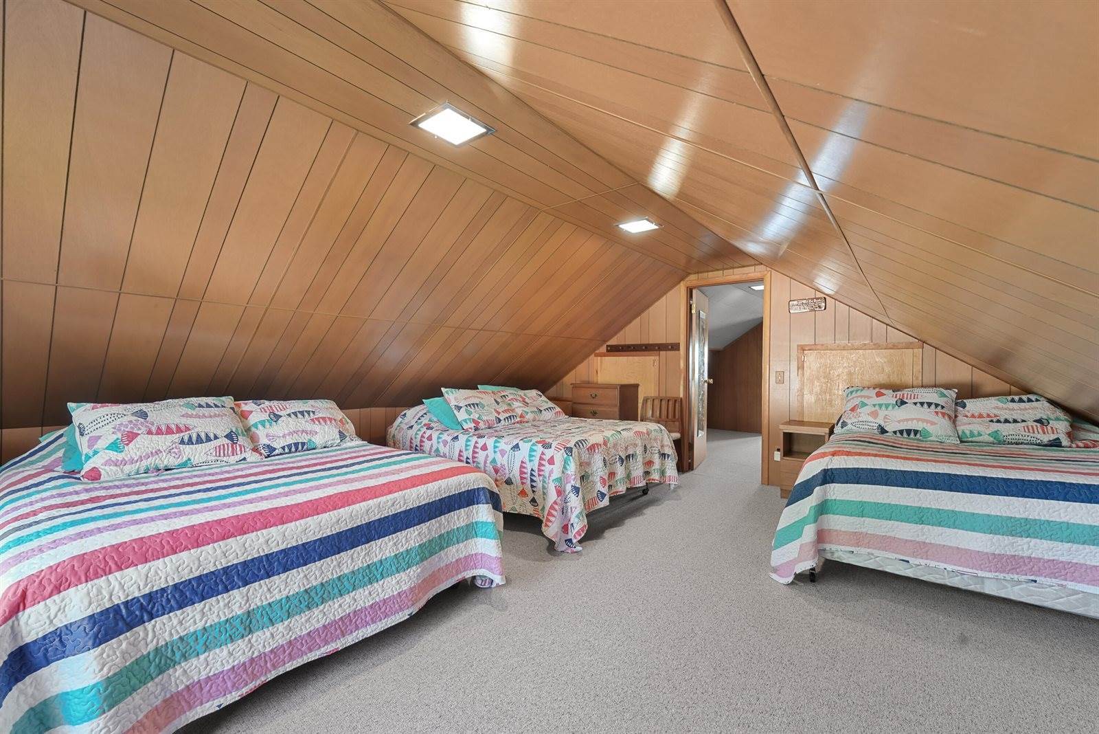 12328 West Shore Drive, Houghton Lake, MI 48629