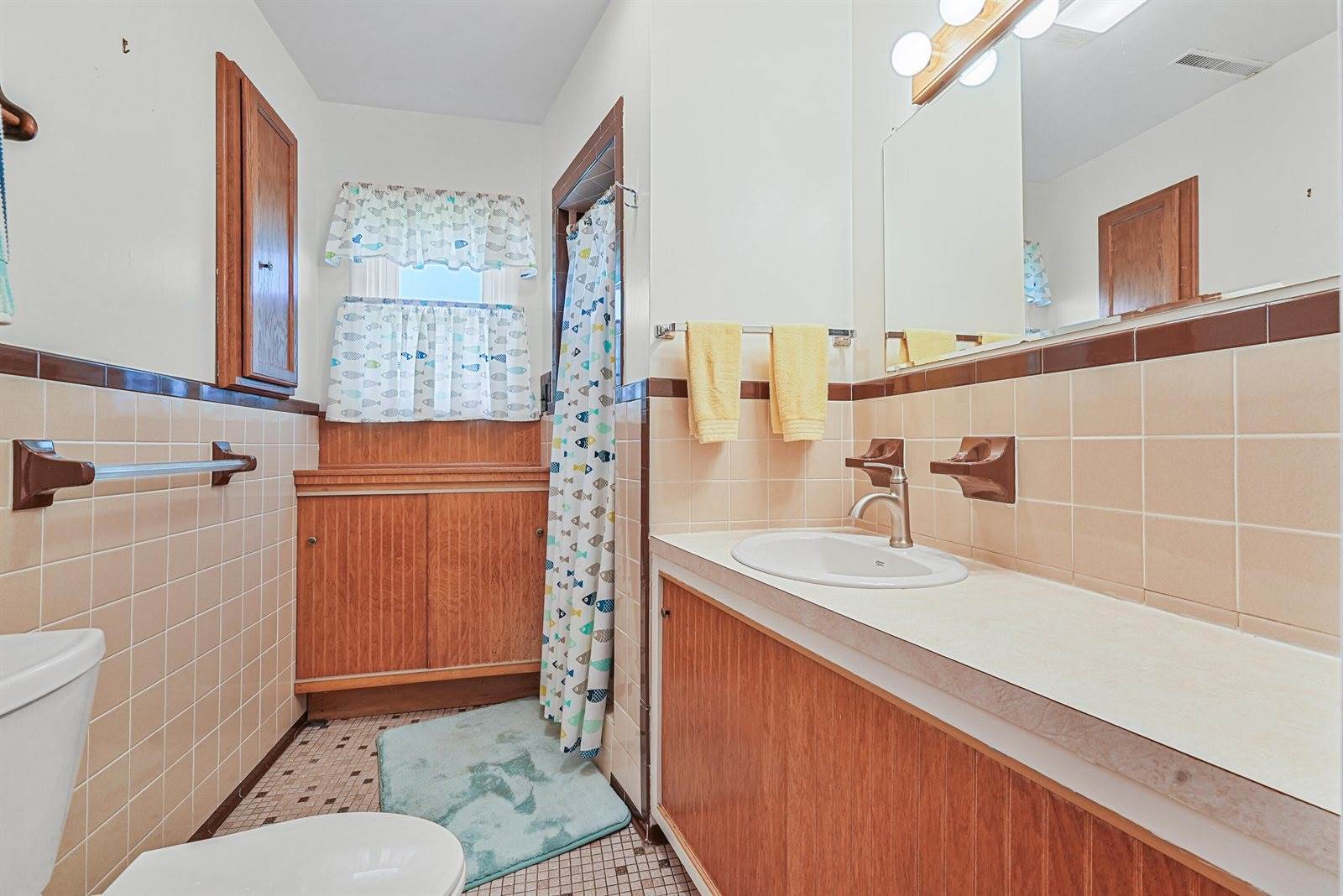 12328 West Shore Drive, Houghton Lake, MI 48629