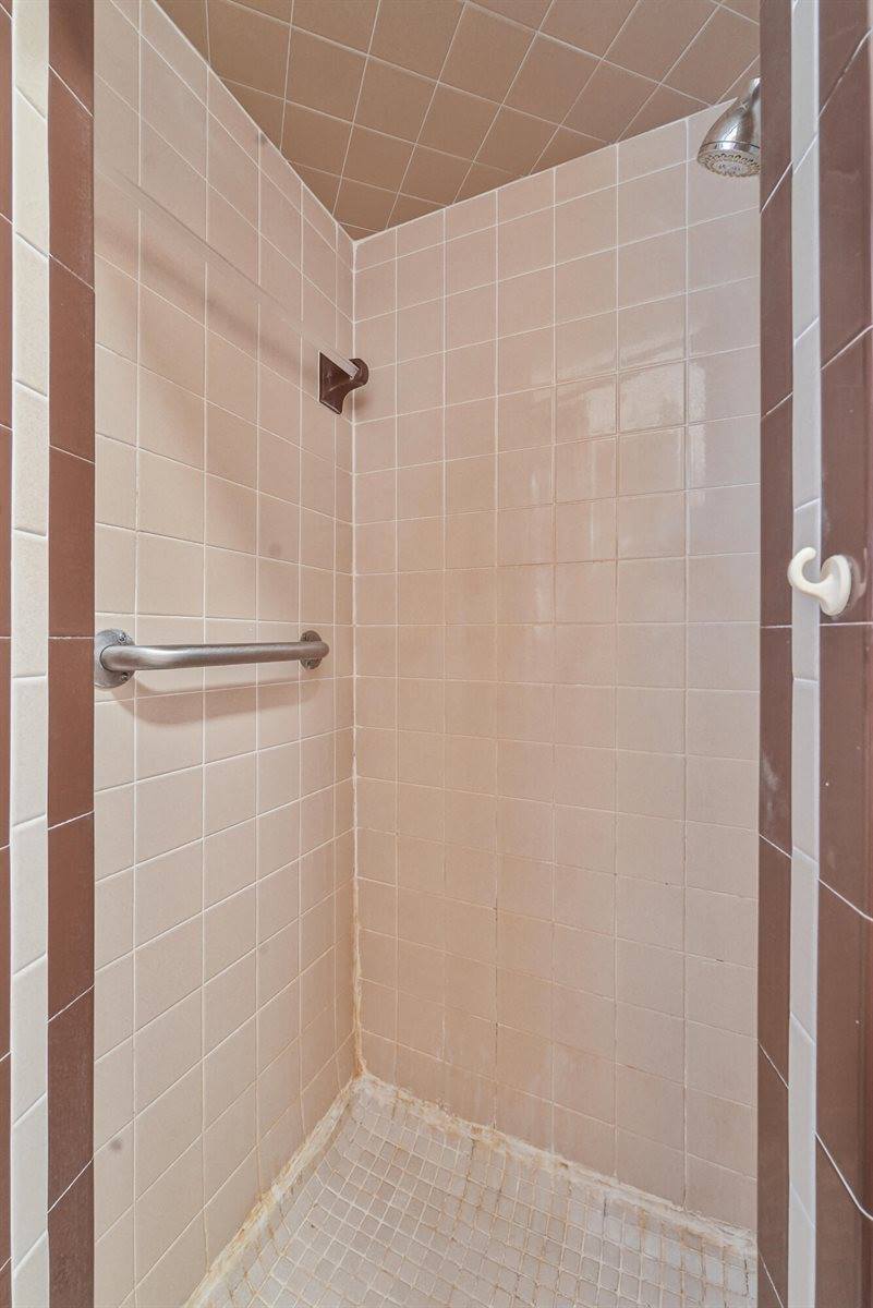 12328 West Shore Drive, Houghton Lake, MI 48629