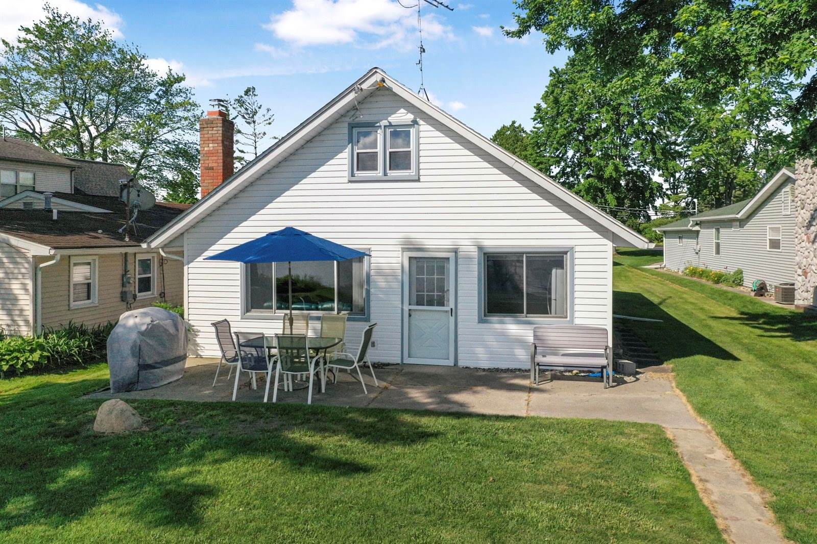 12328 West Shore Drive, Houghton Lake, MI 48629