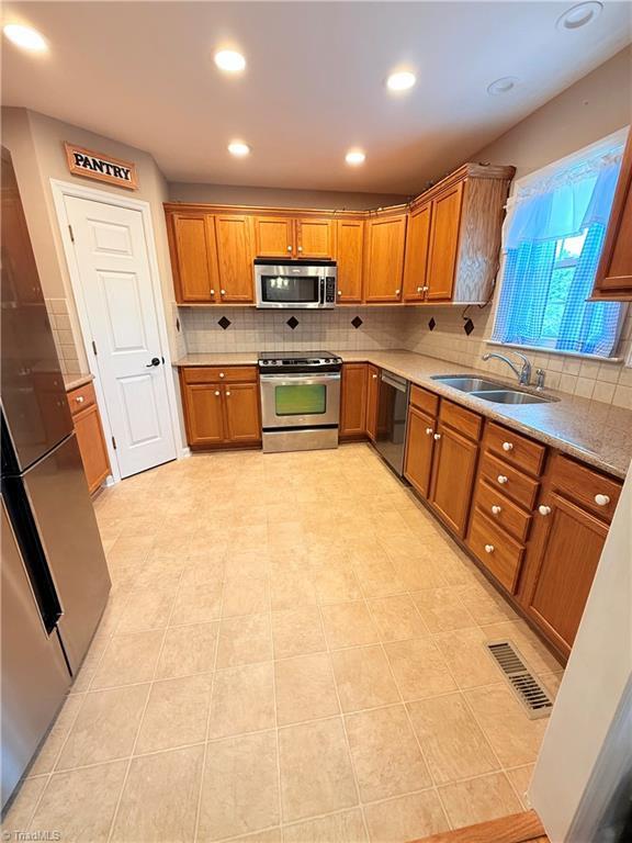 128 North High Field Road, Advance, NC 27006