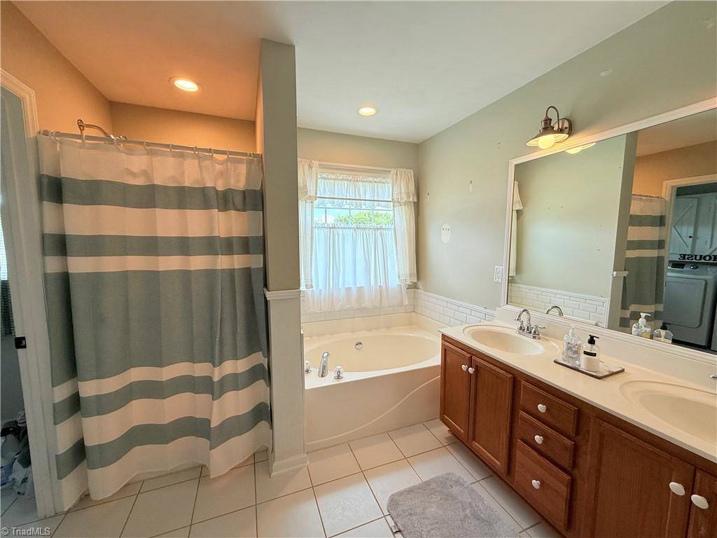 128 North High Field Road, Advance, NC 27006