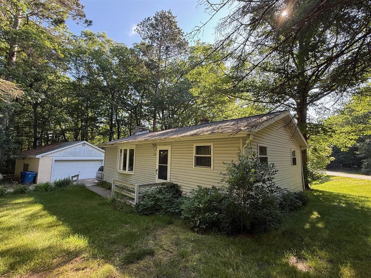 219 Russell Avenue, Houghton Lake, MI 48629