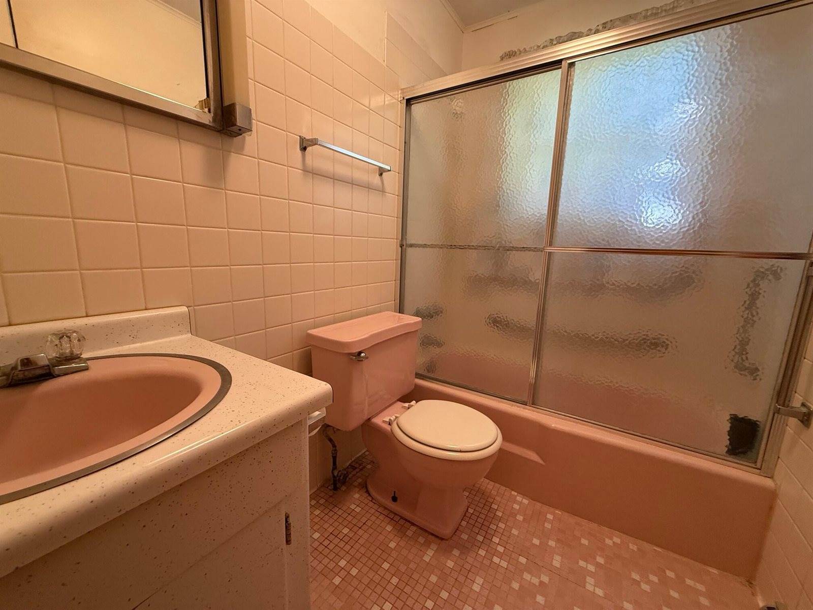 219 Russell Avenue, Houghton Lake, MI 48629