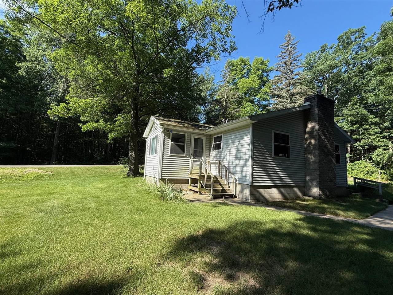 219 Russell Avenue, Houghton Lake, MI 48629