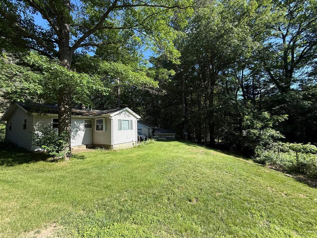 219 Russell Avenue, Houghton Lake, MI 48629