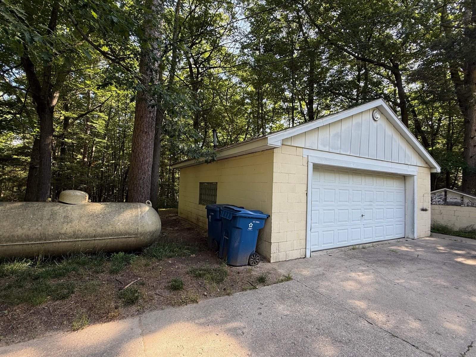 219 Russell Avenue, Houghton Lake, MI 48629