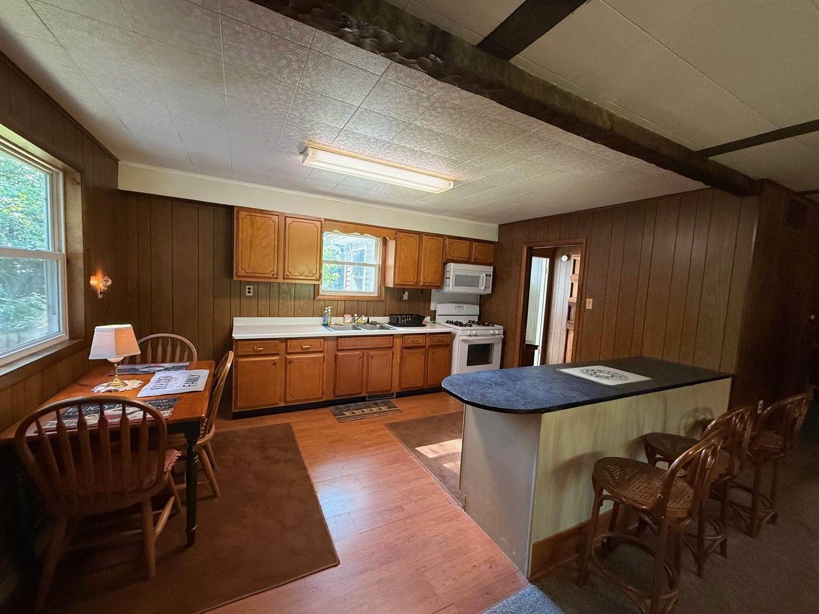 219 Russell Avenue, Houghton Lake, MI 48629