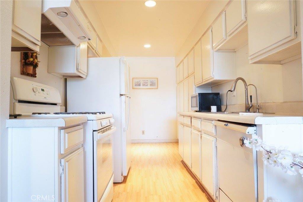 570 West Stocker Street, Glendale, CA 91202