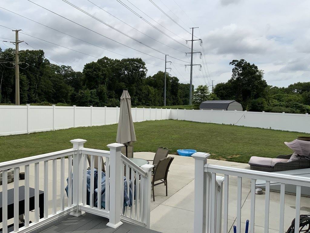 25 Damato Way, Agawam, MA 01001