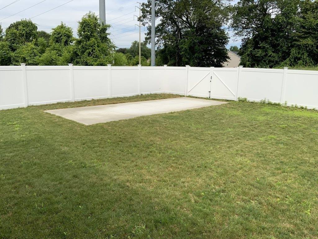 25 Damato Way, Agawam, MA 01001