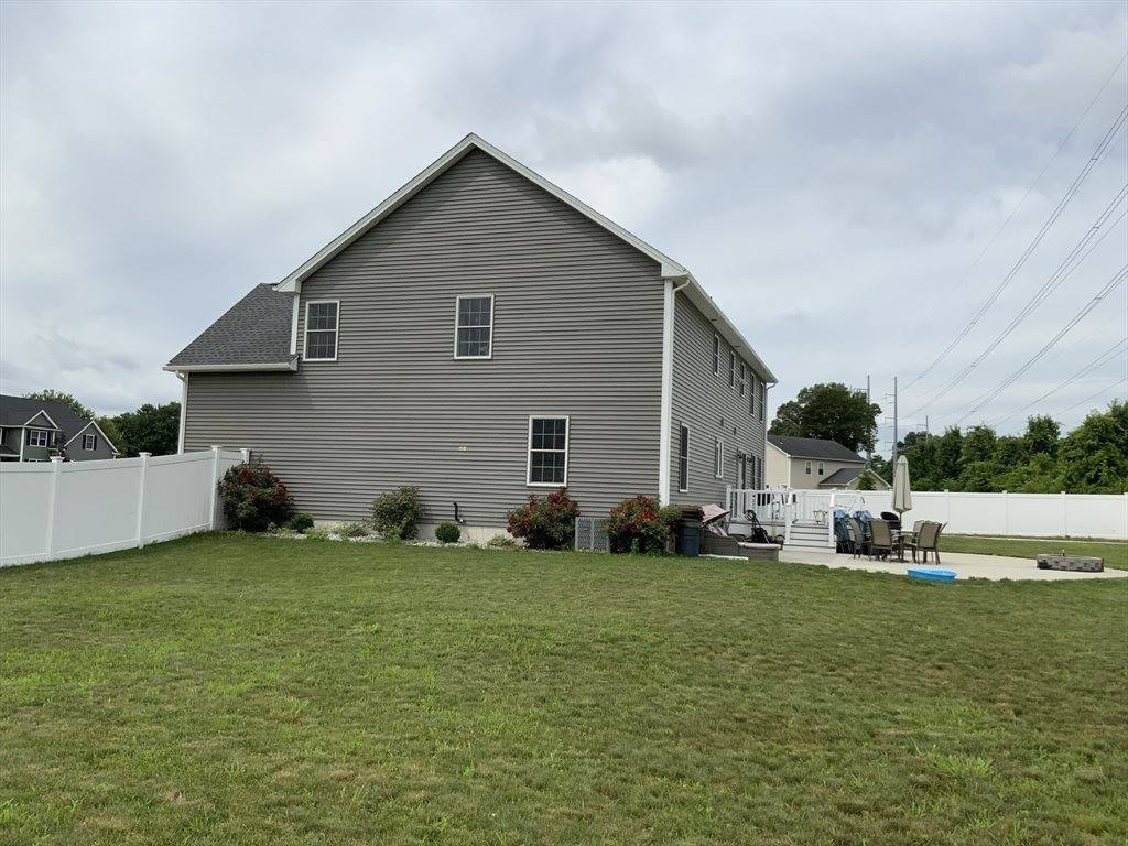 25 Damato Way, Agawam, MA 01001