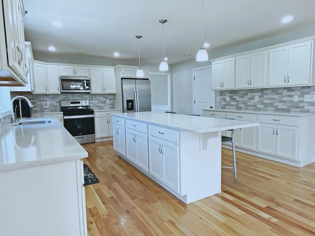 25 Damato Way, Agawam, MA 01001