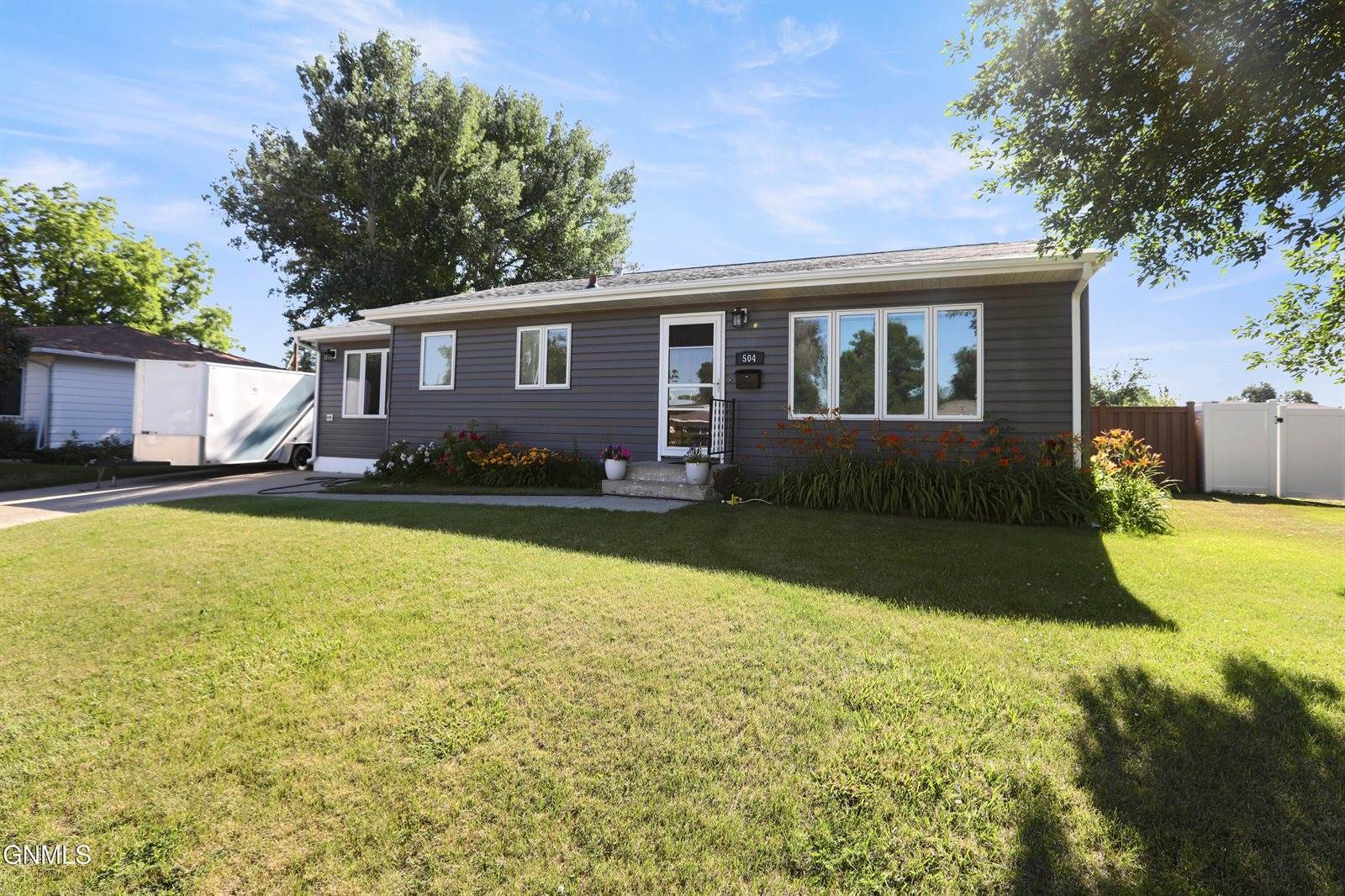 504 15th Avenue West, Williston, ND 58801