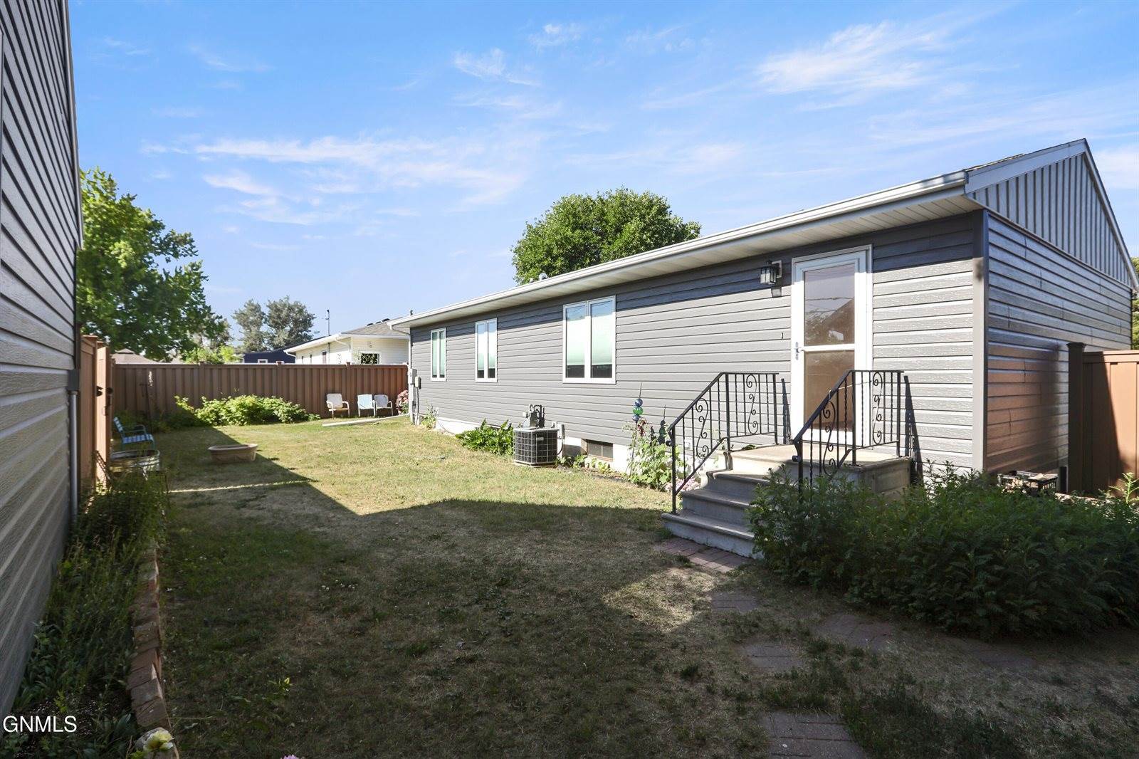 504 15th Avenue West, Williston, ND 58801