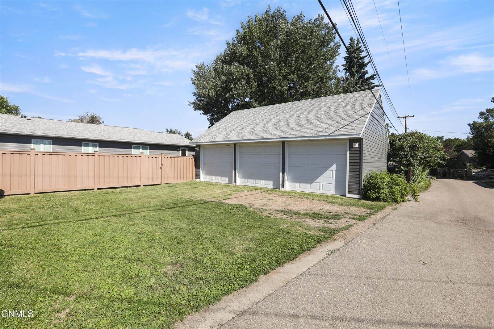 504 15th Avenue West, Williston, ND 58801