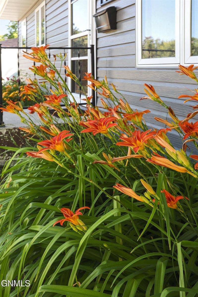 504 15th Avenue West, Williston, ND 58801