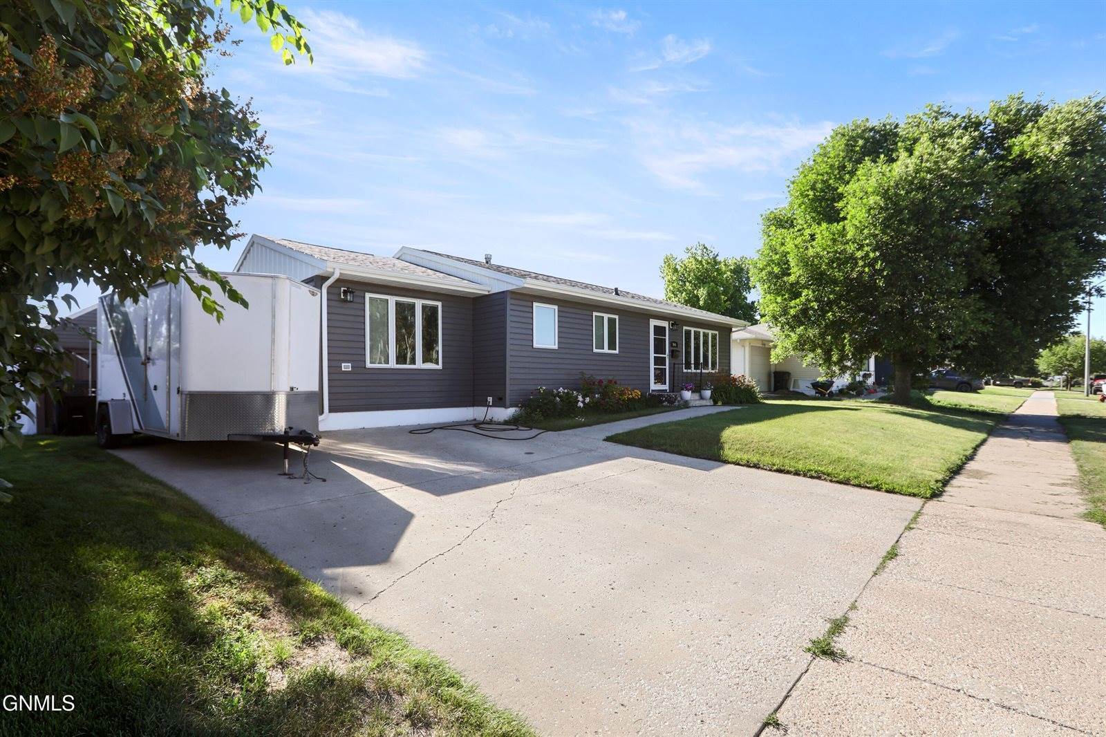 504 15th Avenue West, Williston, ND 58801