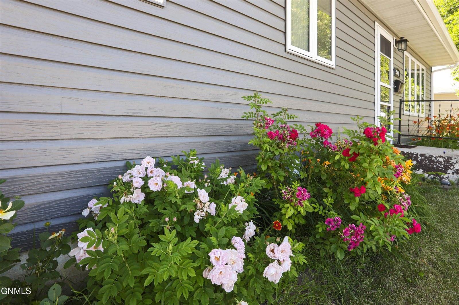 504 15th Avenue West, Williston, ND 58801