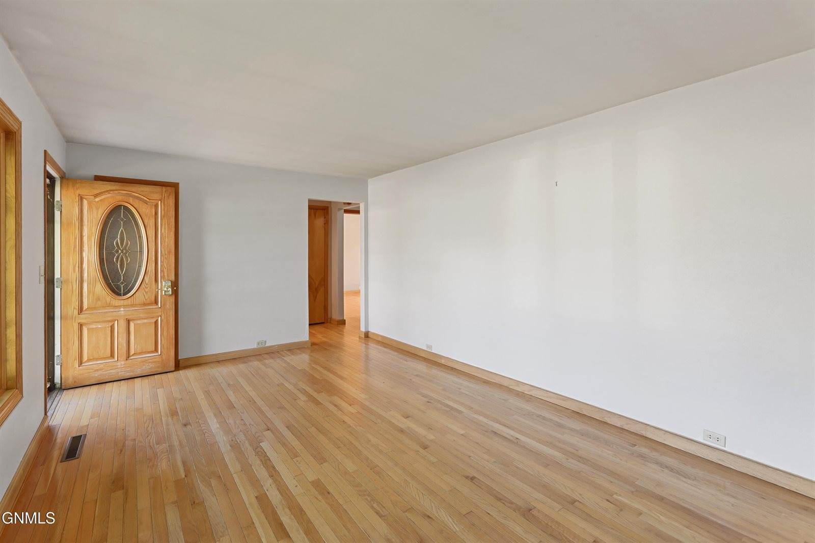 504 15th Avenue West, Williston, ND 58801