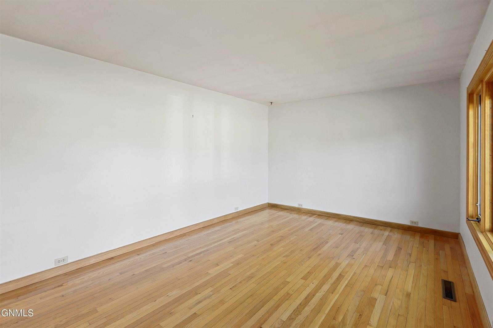 504 15th Avenue West, Williston, ND 58801