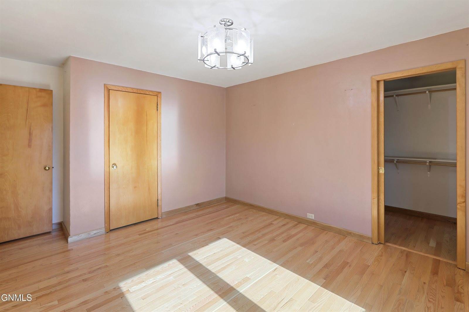 504 15th Avenue West, Williston, ND 58801