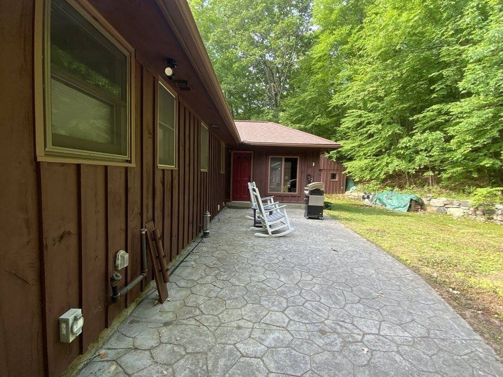 279 North Rd, Hampden, MA 01036