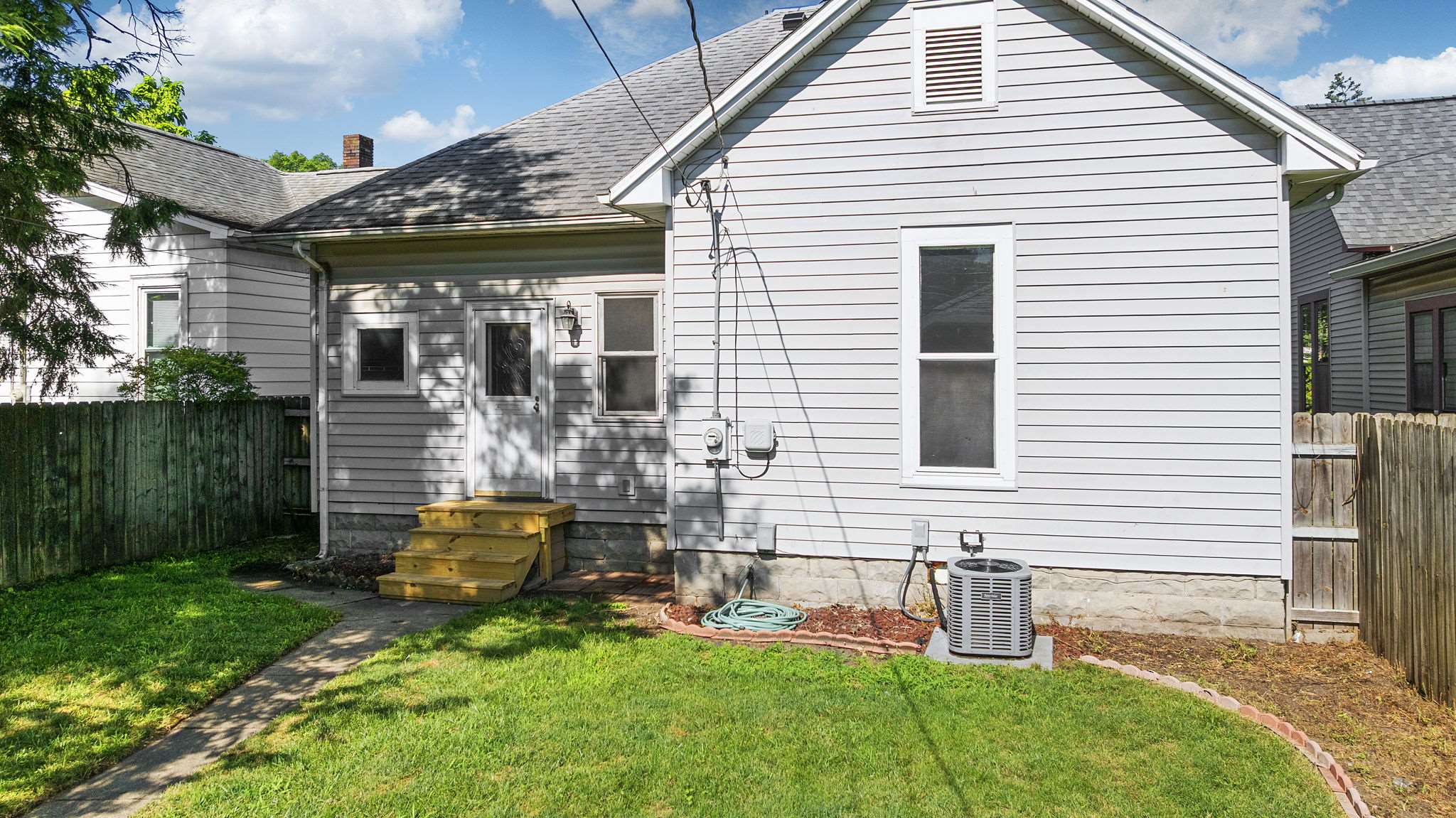 1915 North 9th, Terre Haute, IN 47807