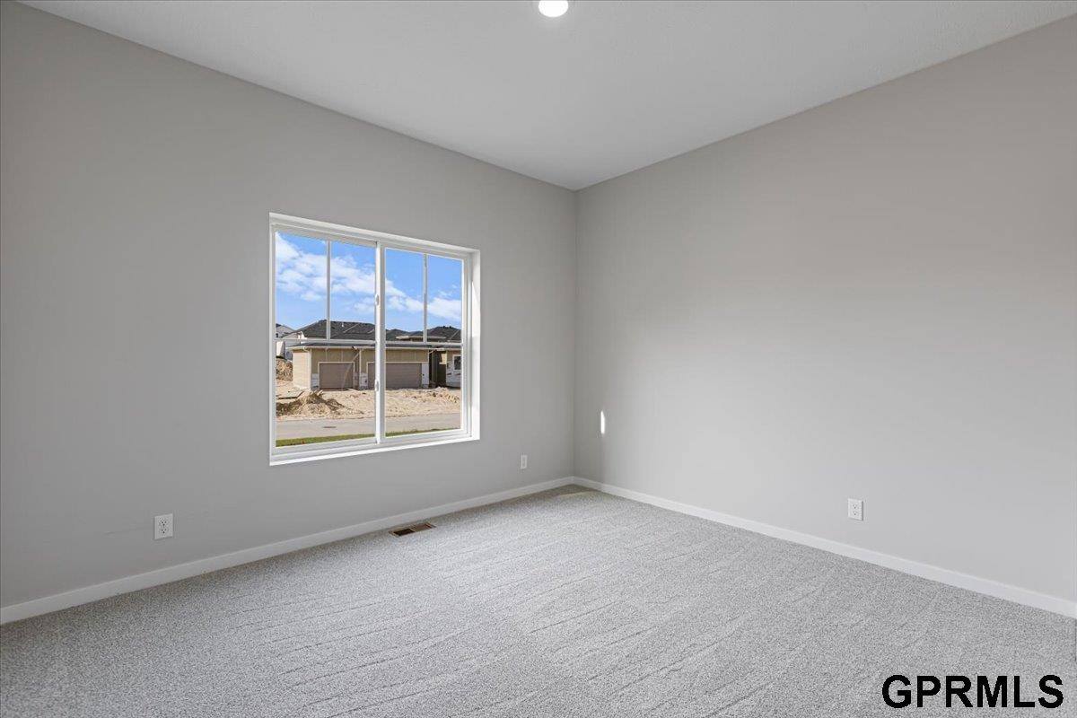 21120 Jessie Avenue, Elkhorn, NE 68022