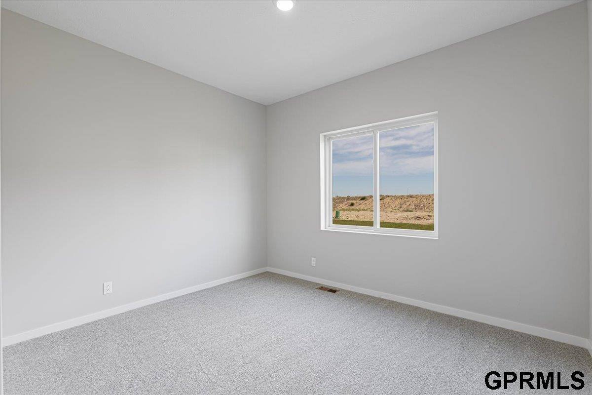 21120 Jessie Avenue, Elkhorn, NE 68022