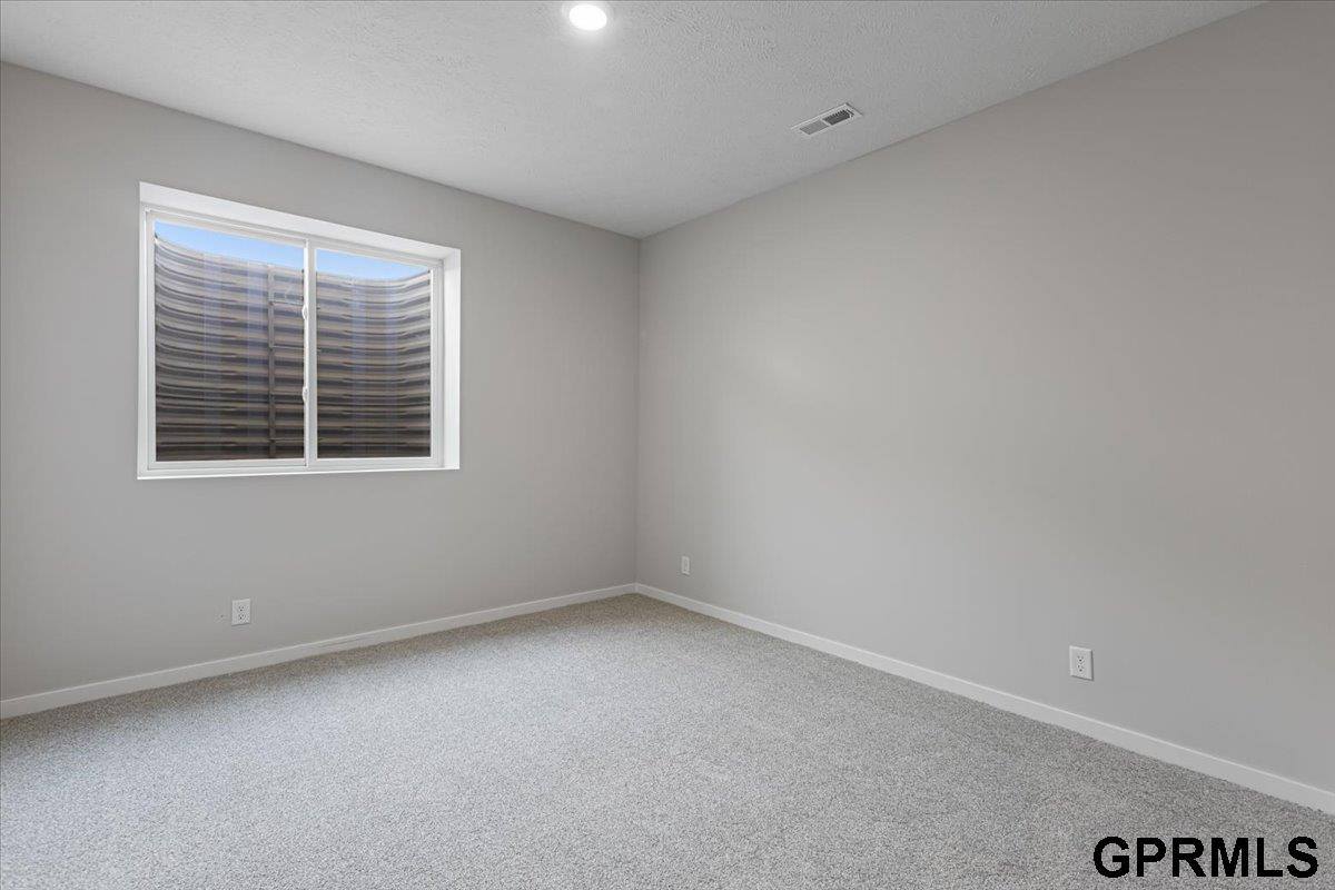 21120 Jessie Avenue, Elkhorn, NE 68022