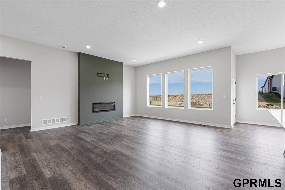 21120 Jessie Avenue, Elkhorn, NE 68022