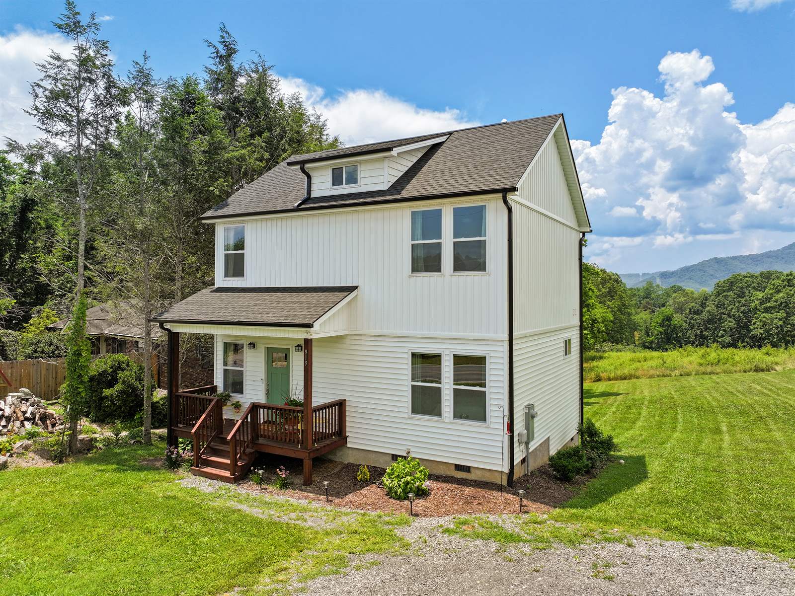 913 N Canton Rd, Canton, NC 28716